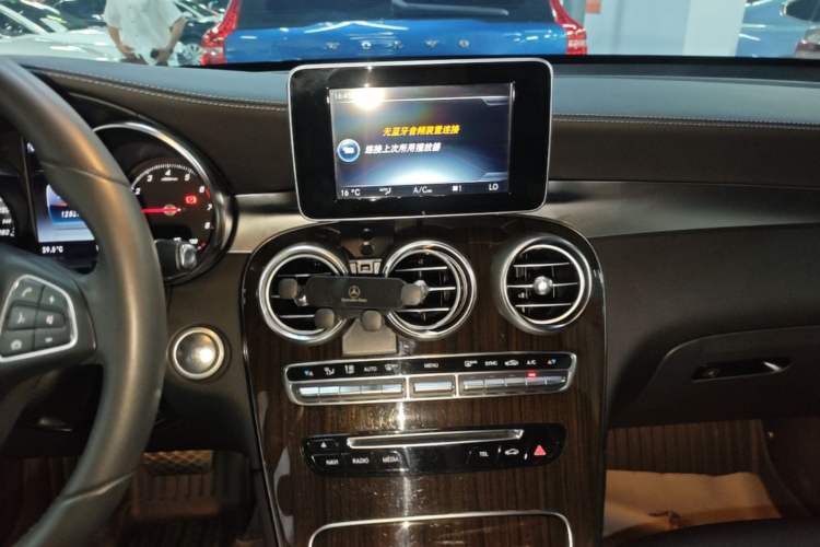 Used Mercedes-Benz GLC 2016 GLC 260 4MATIC Dynamic Edition Audio And AC Panel