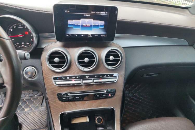 Used Mercedes-Benz GLC 2016 GLC 300 4MATIC Dynamic Model Audio And AC Panel