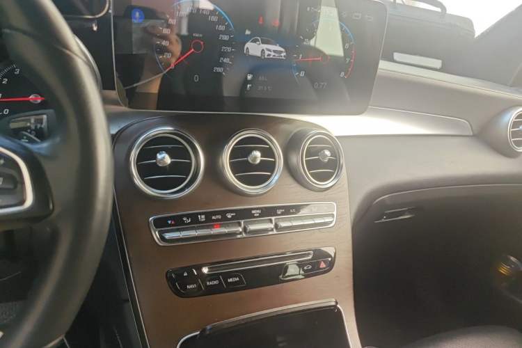 Used Mercedes-Benz GLC 2016 GLC 300 4MATIC Dynamic Model Audio And AC Panel