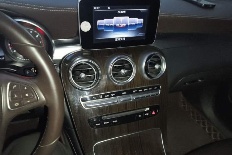 Used Mercedes-Benz GLC 2016 GLC 260 4MATIC Dynamic Edition Audio And AC Panel