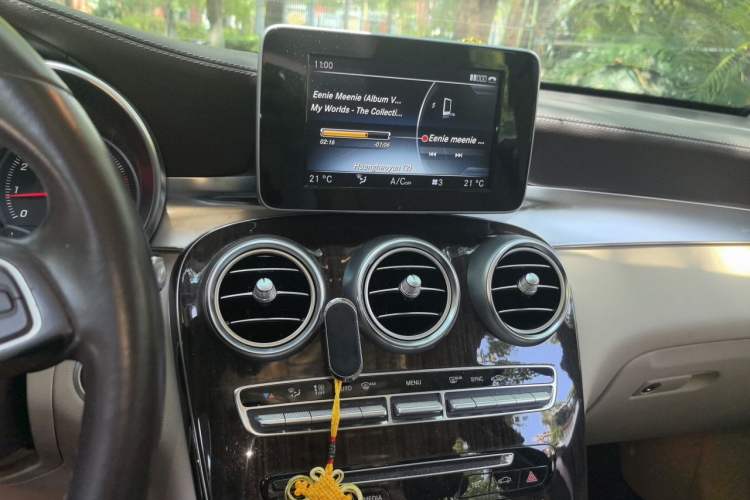 Used Mercedes-Benz GLC 2016 GLC 260 4MATIC Dynamic Edition Audio And AC Panel