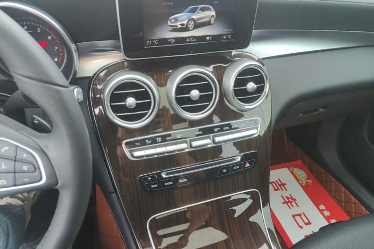 Used Mercedes-Benz GLC 2016 GLC 260 4MATIC Dynamic Edition Audio And AC Panel