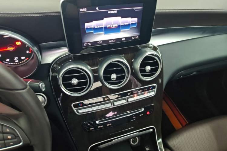 Used Mercedes-Benz GLC 2016 GLC 260 4MATIC Dynamic Edition Audio And AC Panel