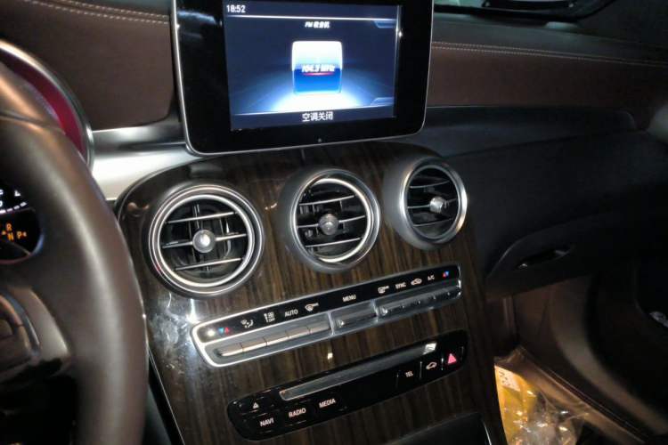 Used Mercedes-Benz GLC 2016 GLC 260 4MATIC Dynamic Edition Audio And AC Panel