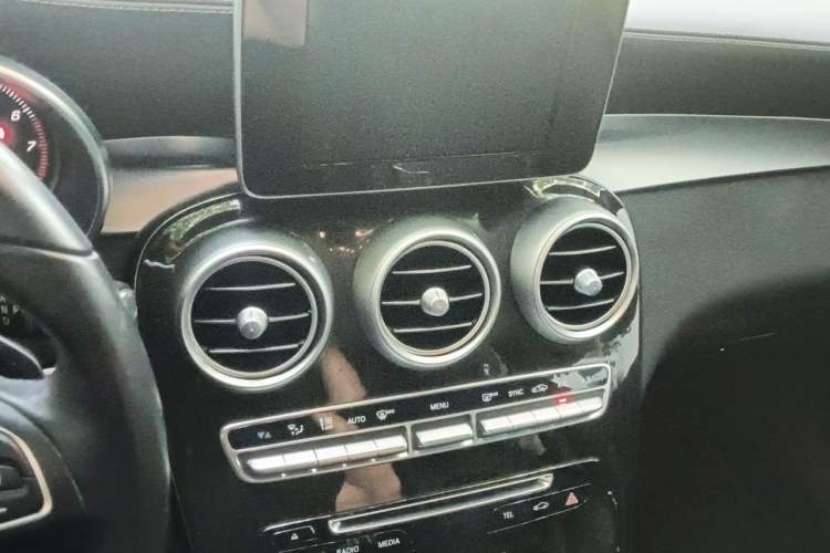 Used Mercedes-Benz GLC 2016 GLC 260 4MATIC Dynamic Edition Audio And AC Panel