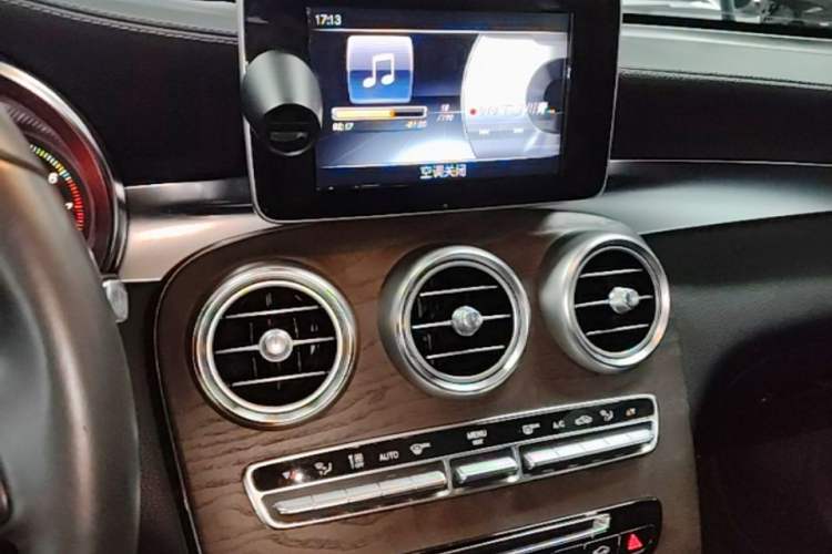Used Mercedes-Benz GLC 2016 GLC 300 4MATIC Dynamic Model Audio And AC Panel