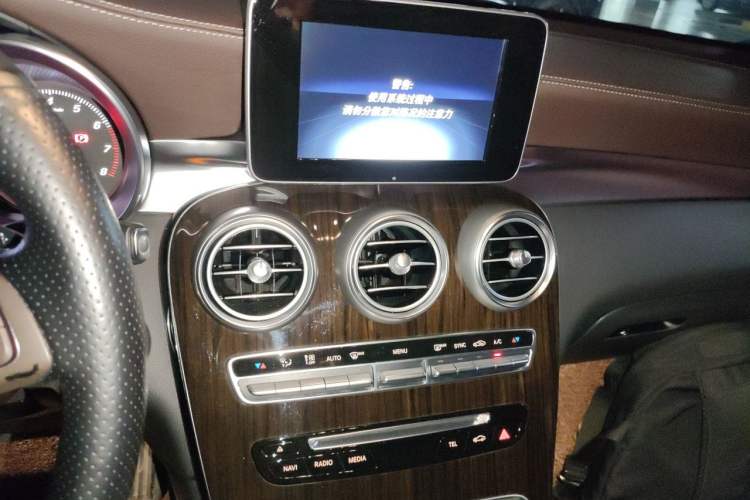 Used Mercedes-Benz GLC 2016 GLC 260 4MATIC Luxury Model Audio And AC Panel