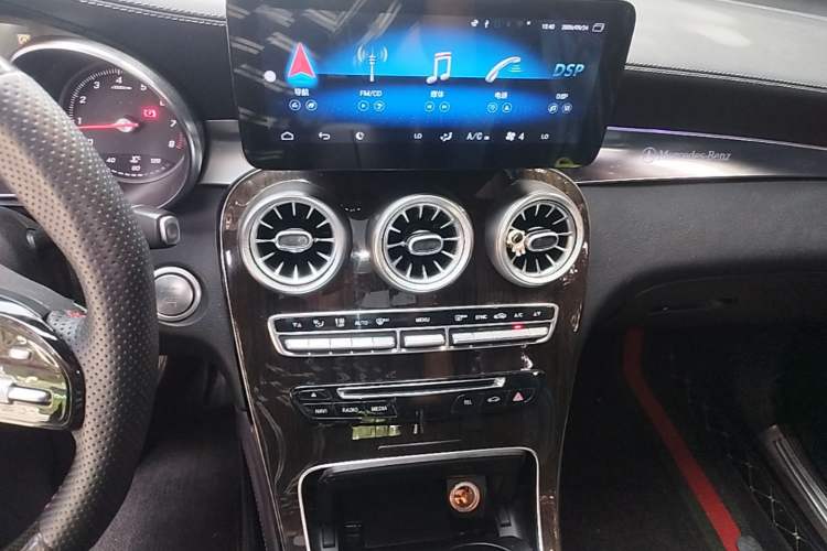 Used Mercedes-Benz GLC 2016 GLC 260 4MATIC Dynamic Edition Audio And AC Panel