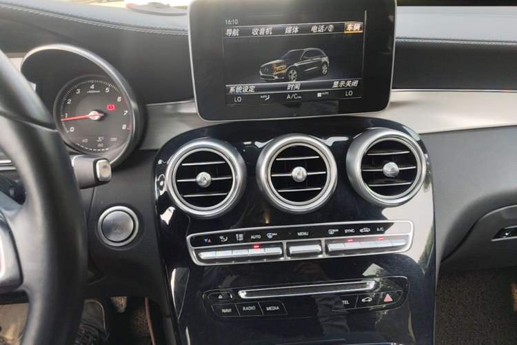 Used Mercedes-Benz GLC 2016 GLC 200 4MATIC Audio And AC Panel