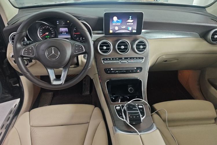 Used Mercedes-Benz GLC 2016 GLC 300 4MATIC Dynamic Model Center Console
