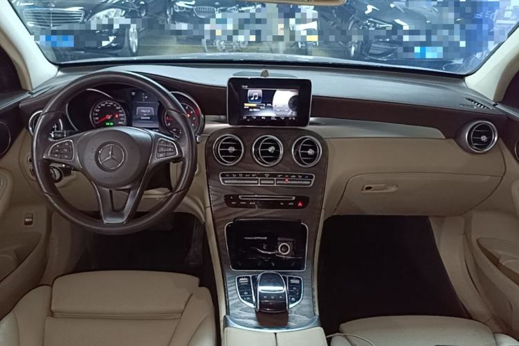 Used Mercedes-Benz GLC 2016 GLC 300 4MATIC Dynamic Model Center Console