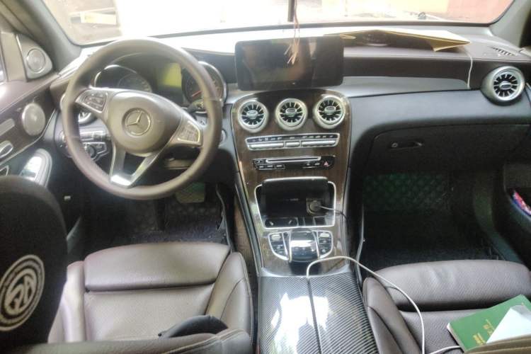 Used Mercedes-Benz GLC 2016 GLC 260 4MATIC Luxury Model Center Console