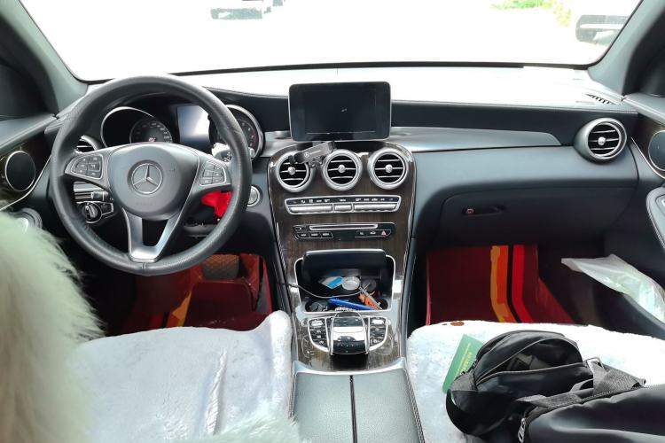 Used Mercedes-Benz GLC 2016 GLC 260 4MATIC Dynamic Edition Center Console