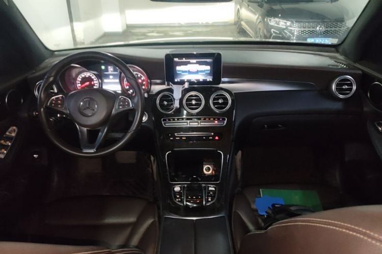 Used Mercedes-Benz GLC 2016 GLC 260 4MATIC Luxury Model Center Console