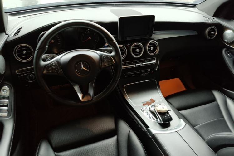 Used Mercedes-Benz GLC 2016 GLC 260 4MATIC Dynamic Edition Center Console