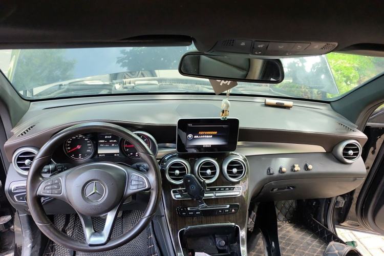 Used Mercedes-Benz GLC 2016 GLC 260 4MATIC Dynamic Edition Center Console
