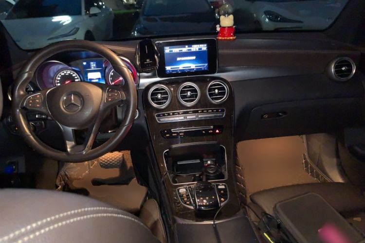 Used Mercedes-Benz GLC 2016 GLC 260 4MATIC Dynamic Edition Center Console