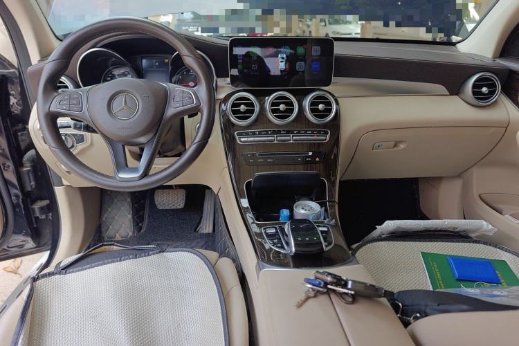 Used Mercedes-Benz GLC 2016 GLC 260 4MATIC Luxury Model Center Console