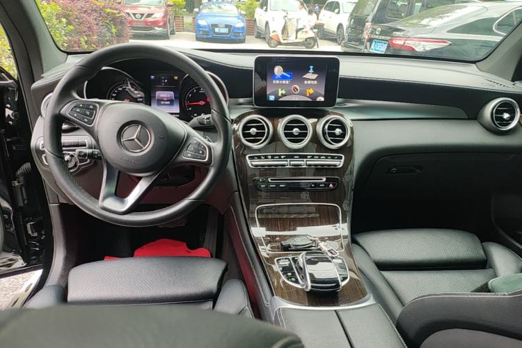 Used Mercedes-Benz GLC 2016 GLC 260 4MATIC Luxury Model Center Console
