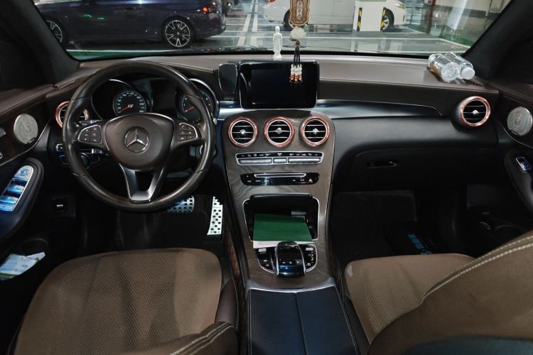 Used Mercedes-Benz GLC 2016 GLC 300 4MATIC Dynamic Model Center Console