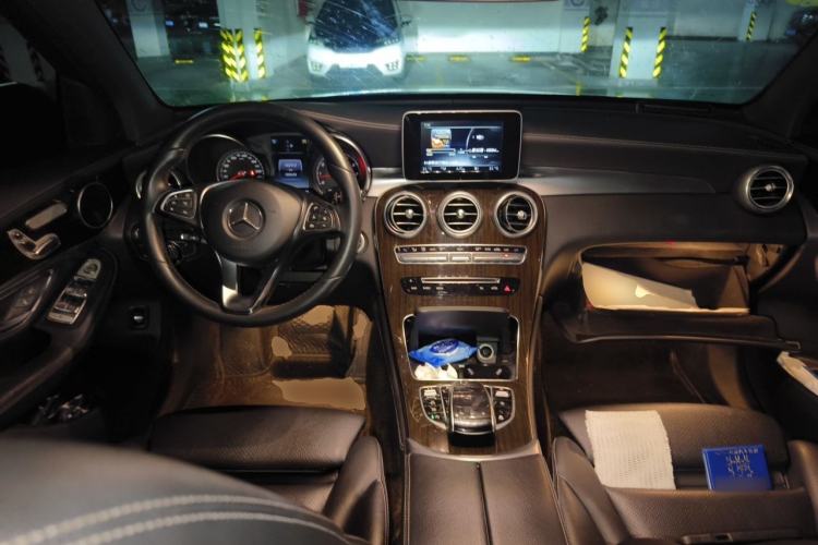 Used Mercedes-Benz GLC 2016 GLC 260 4MATIC Dynamic Edition Center Console