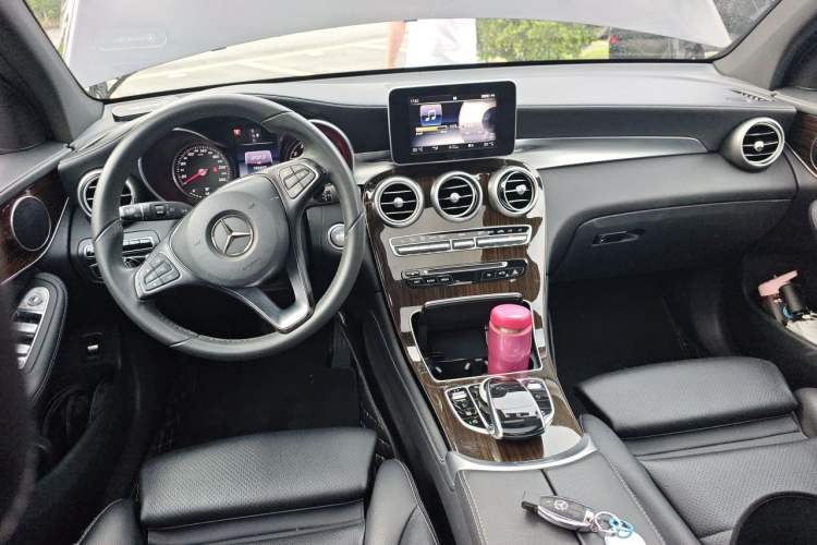 Used Mercedes-Benz GLC 2016 GLC 260 4MATIC Luxury Model Center Console