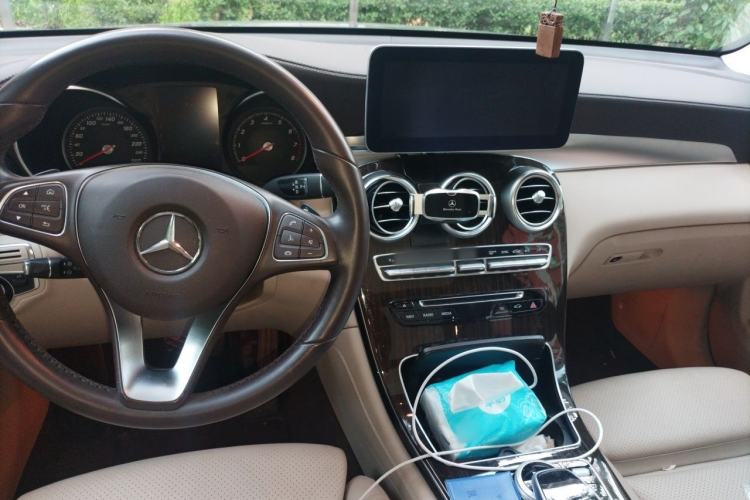 Used Mercedes-Benz GLC 2016 GLC 260 4MATIC Dynamic Edition Center Console
