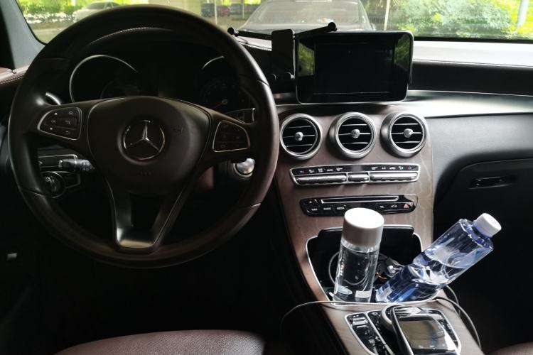 Used Mercedes-Benz GLC 2016 GLC 300 4MATIC Dynamic Model Center Console