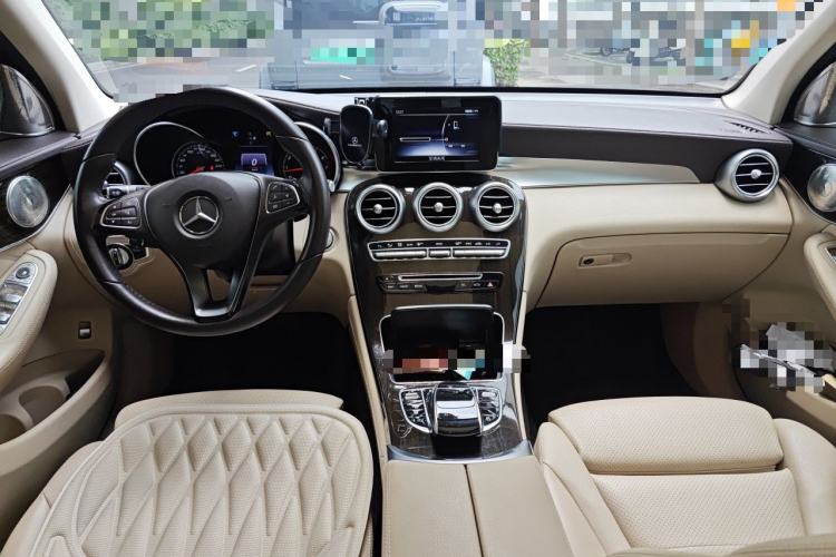 Used Mercedes-Benz GLC 2016 GLC 260 4MATIC Dynamic Edition Center Console