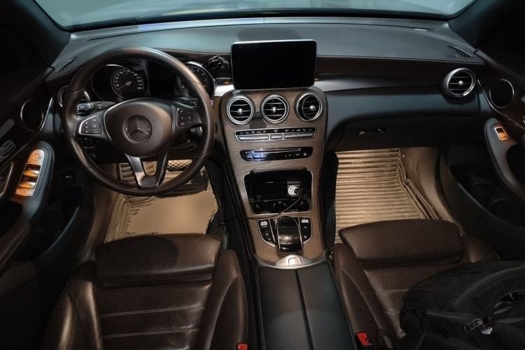 Used Mercedes-Benz GLC 2016 GLC 300 4MATIC Luxury Model Center Console