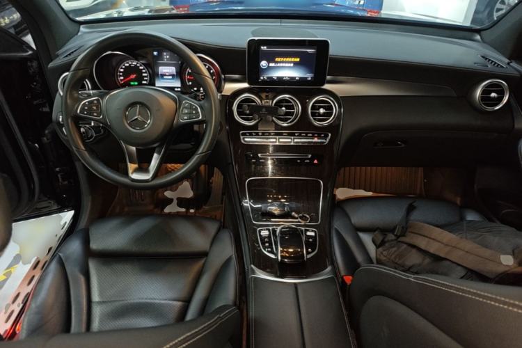 Used Mercedes-Benz GLC 2016 GLC 260 4MATIC Dynamic Edition Center Console