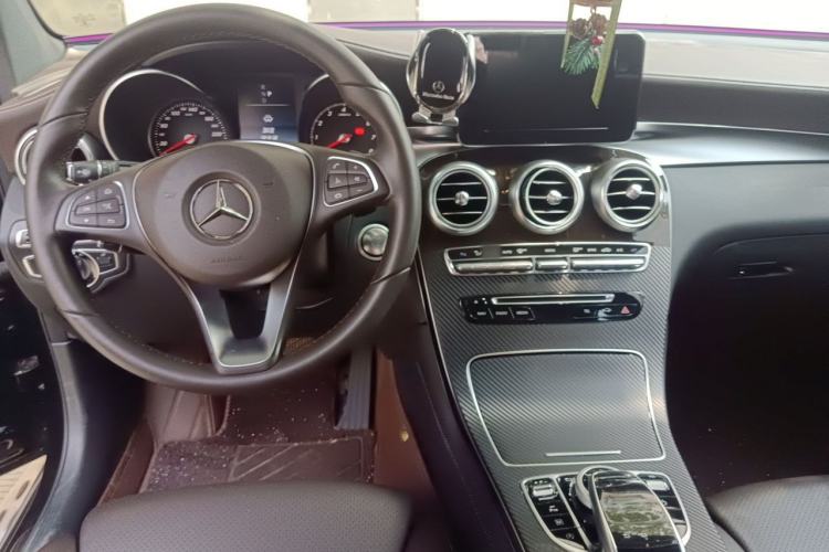 Used Mercedes-Benz GLC 2016 GLC 260 4MATIC Dynamic Edition Center Console