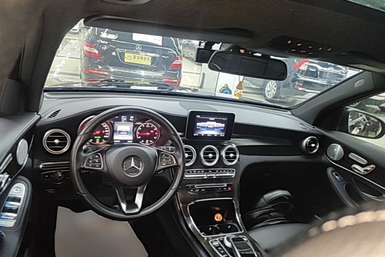 Used Mercedes-Benz GLC 2016 GLC 260 4MATIC Dynamic Edition Center Console