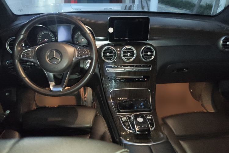 Used Mercedes-Benz GLC 2016 GLC 260 4MATIC Dynamic Edition Center Console