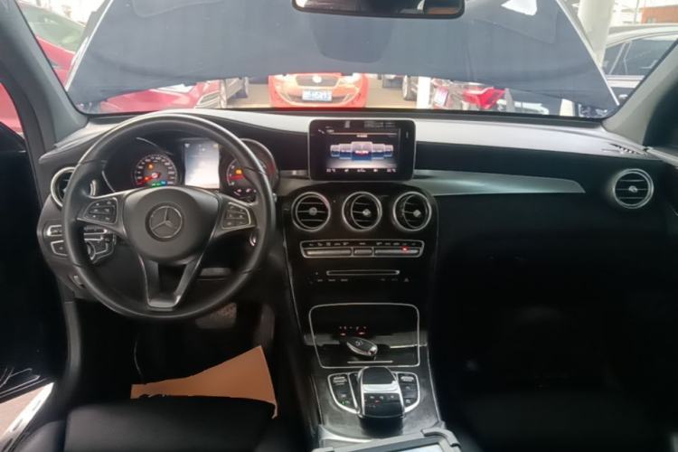 Used Mercedes-Benz GLC 2016 GLC 260 4MATIC Luxury Model Center Console
