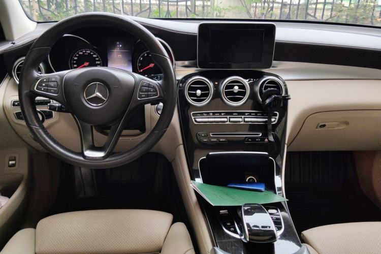 Used Mercedes-Benz GLC 2016 GLC 260 4MATIC Luxury Model Center Console