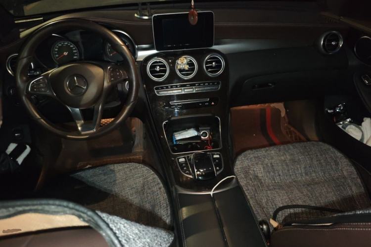Used Mercedes-Benz GLC 2016 GLC 260 4MATIC Dynamic Edition Center Console