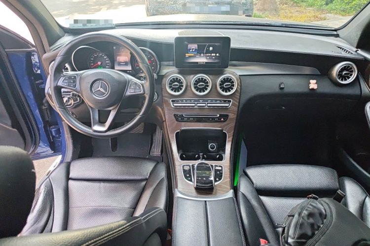 Used Mercedes-Benz GLC 2016 GLC 300 4MATIC Dynamic Model Center Console