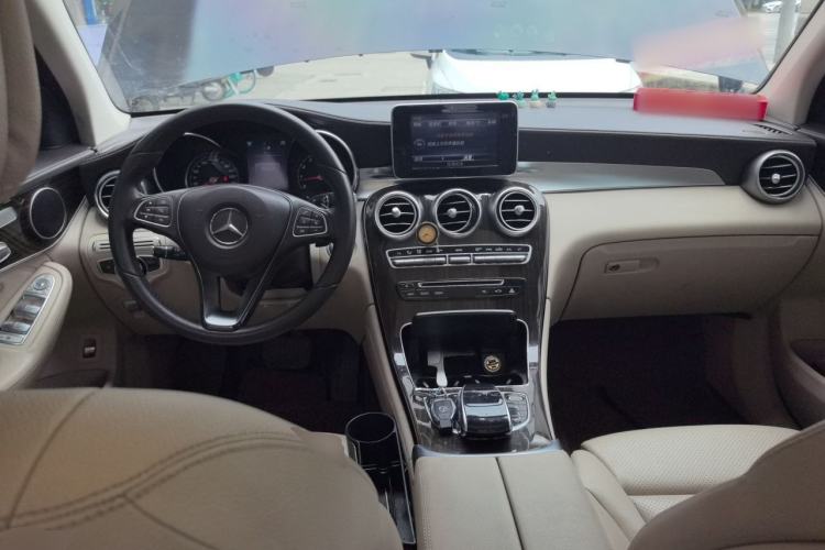 Used Mercedes-Benz GLC 2016 GLC 260 4MATIC Dynamic Edition Center Console
