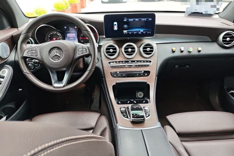 Used Mercedes-Benz GLC 2016 GLC 300 4MATIC Dynamic Model Center Console