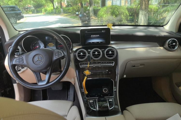Used Mercedes-Benz GLC 2016 GLC 260 4MATIC Dynamic Edition Center Console