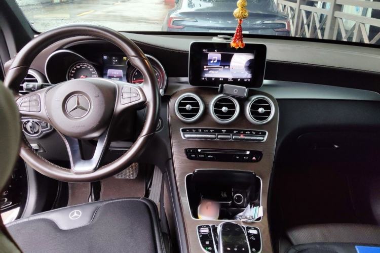 Used Mercedes-Benz GLC 2016 GLC 300 4MATIC Dynamic Model Center Console