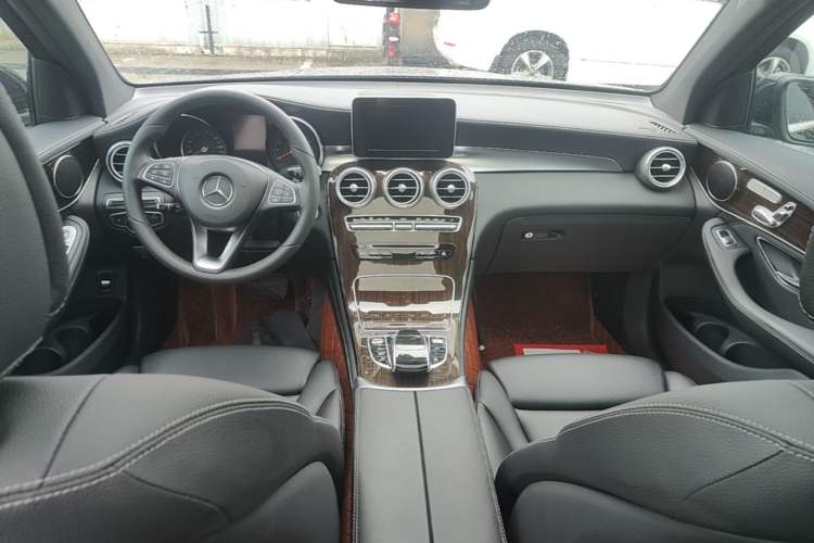 Used Mercedes-Benz GLC 2016 GLC 260 4MATIC Dynamic Edition Center Console