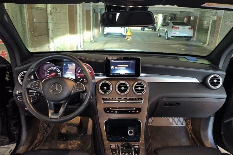 Used Mercedes-Benz GLC 2016 GLC 300 4MATIC Dynamic Model Center Console