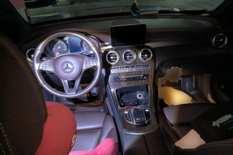 Used Mercedes-Benz GLC 2016 GLC 260 4MATIC Dynamic Edition Center Console