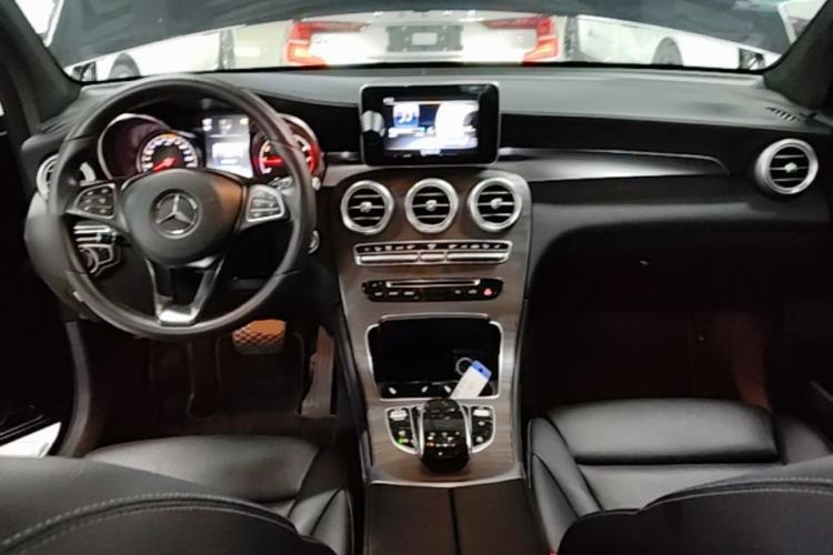 Used Mercedes-Benz GLC 2016 GLC 300 4MATIC Dynamic Model Center Console