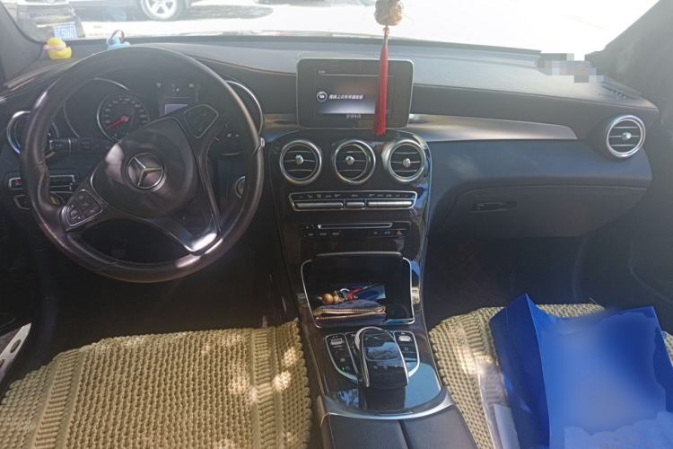 Used Mercedes-Benz GLC 2016 GLC 260 4MATIC Luxury Model Center Console