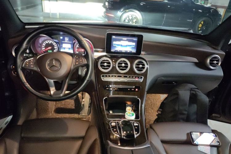 Used Mercedes-Benz GLC 2016 GLC 260 4MATIC Luxury Model Center Console