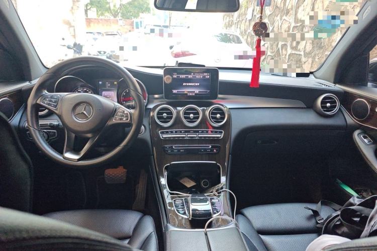 Used Mercedes-Benz GLC 2016 GLC 260 4MATIC Dynamic Edition Center Console