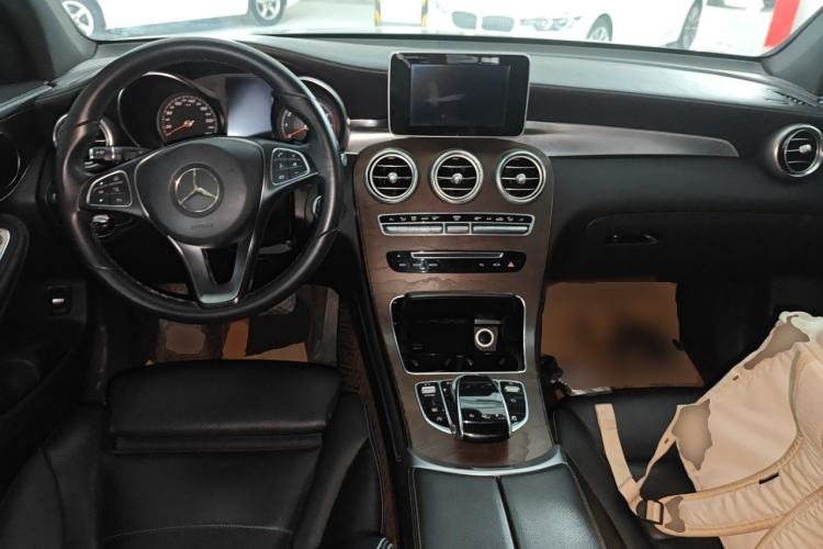 Used Mercedes-Benz GLC 2016 GLC 300 4MATIC Dynamic Model Center Console